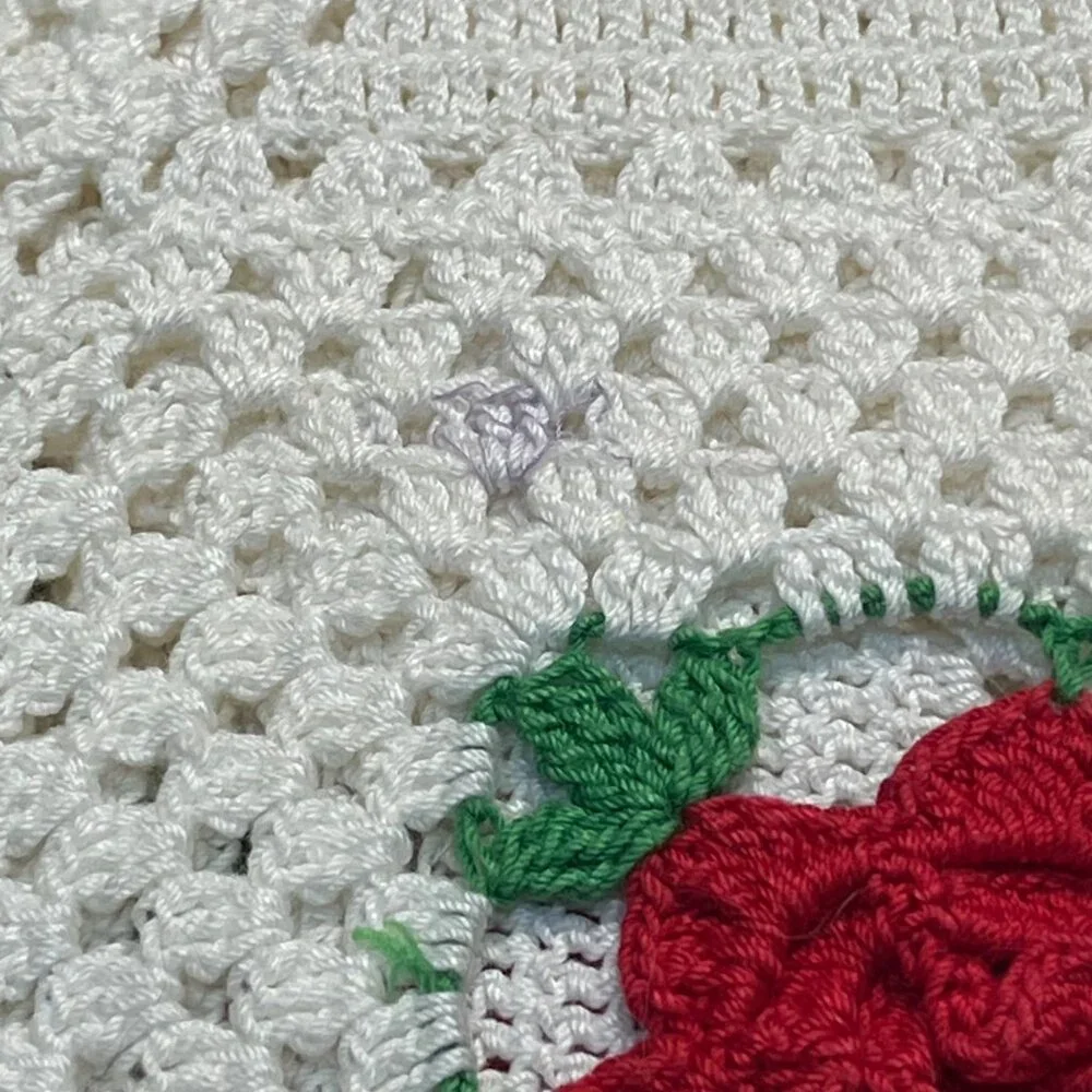 Handmade Vtg Crochet‎ Twin Blanket Granny Square Red Rose Tassel Fringe Cottage